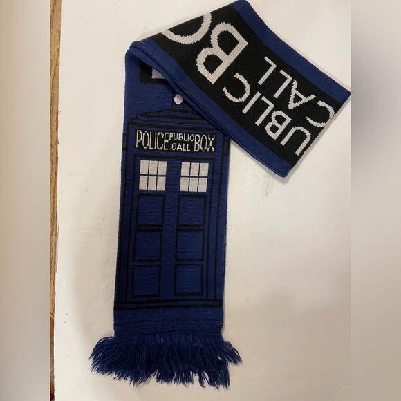 Doctor Who Blue TARDIS Police Box Winter Scarf - Picture 1 of 6